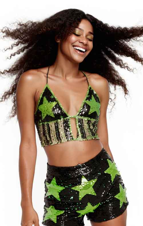 Joven bailando Axé con coreografía dinámica.